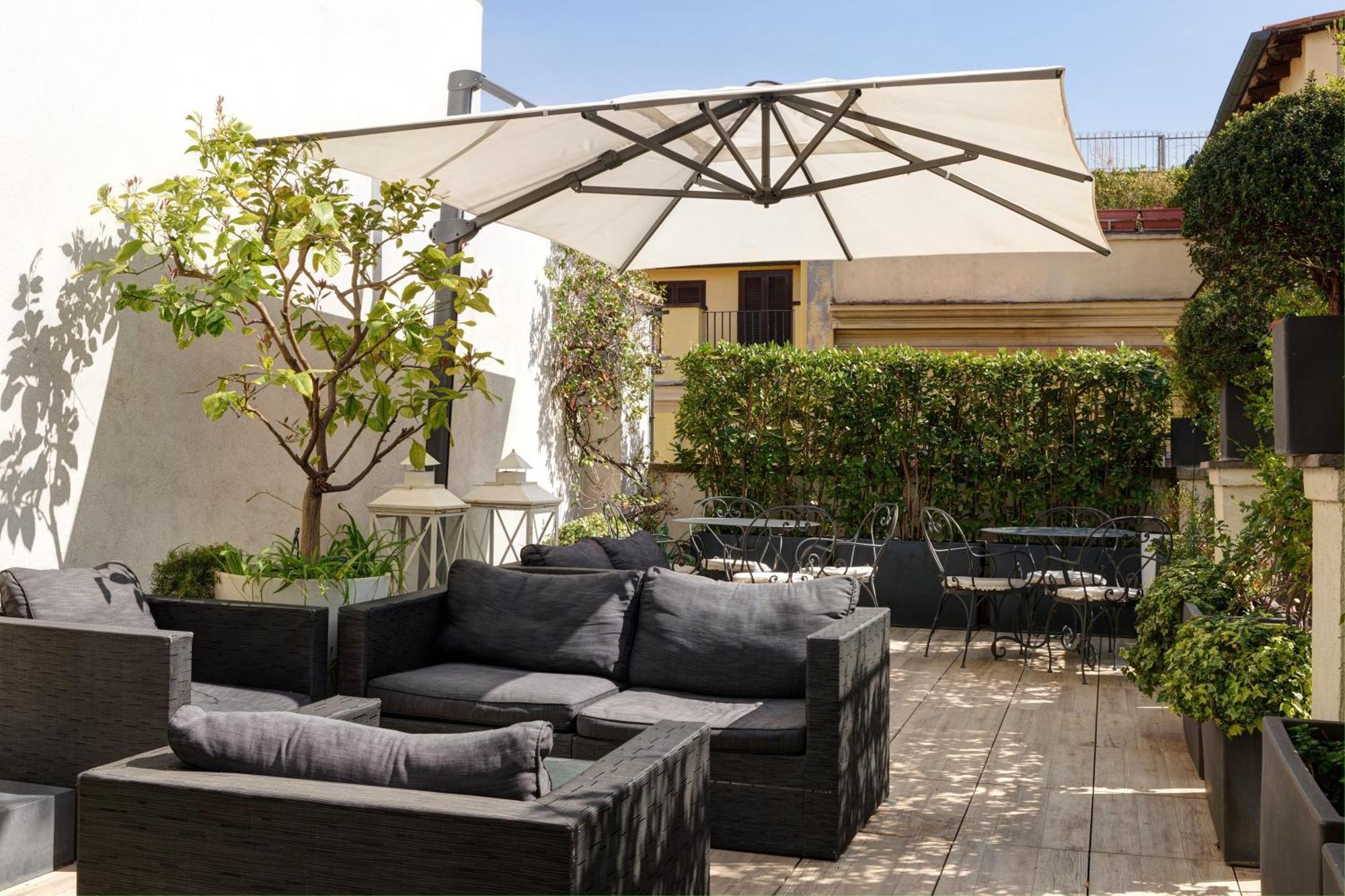 Terrace Pantheon Relais Rome