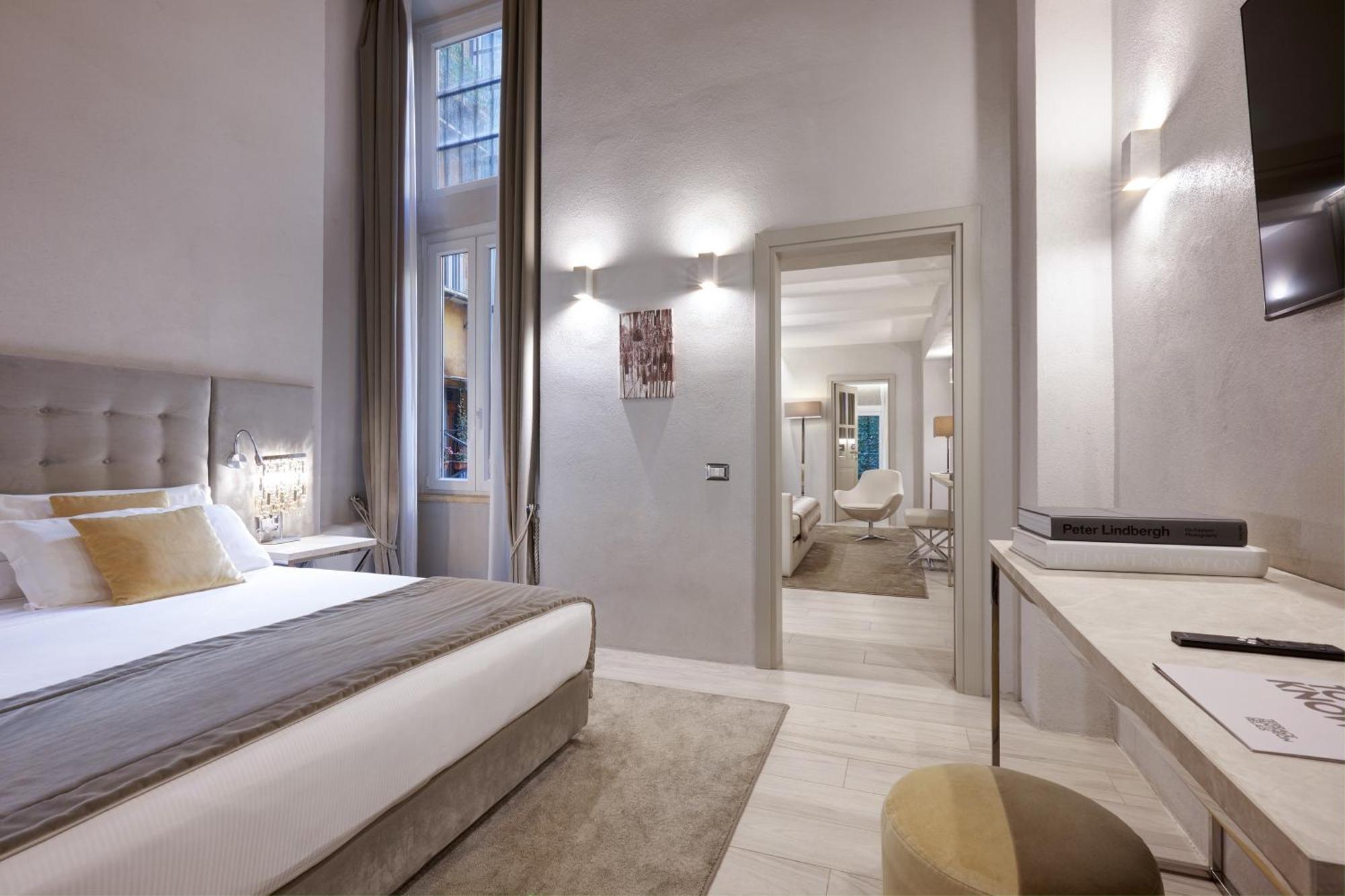 Terrace Pantheon Relais Rome