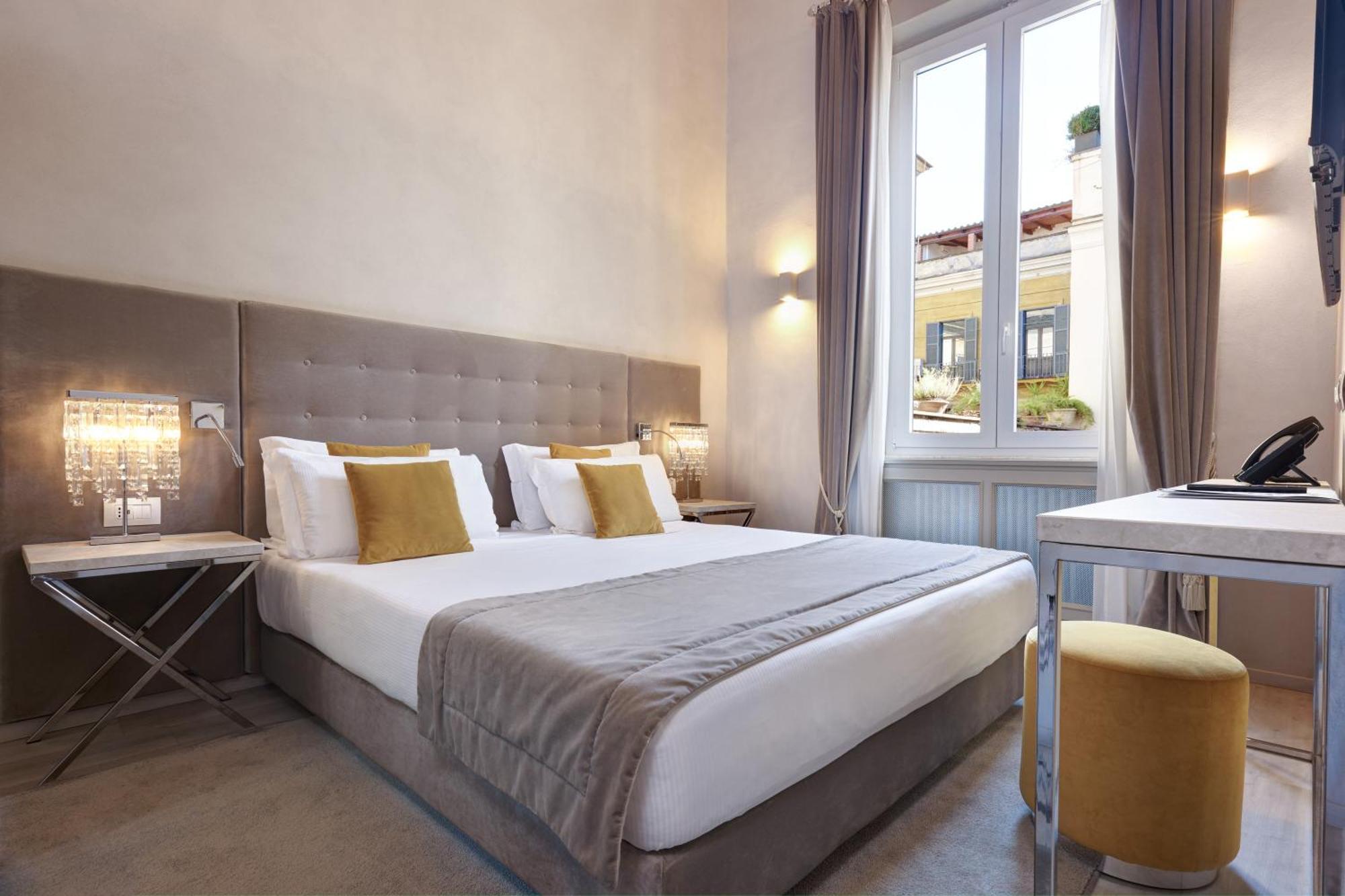 Terrace Pantheon Relais Rome