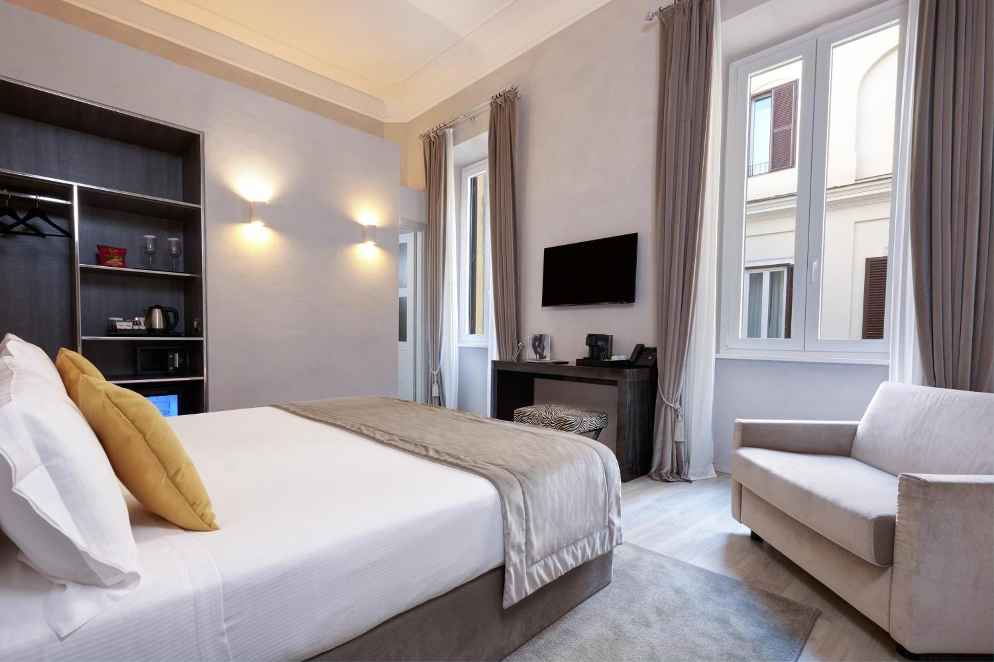 Terrace Pantheon Relais Rome