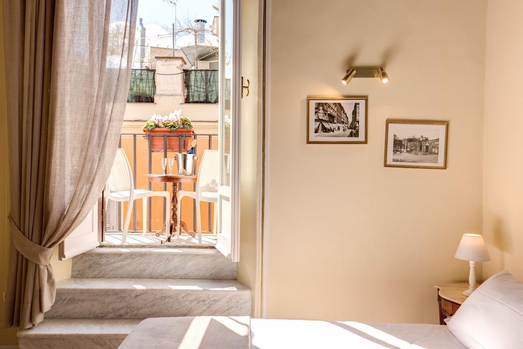 Terrace Pantheon Relais Rome
