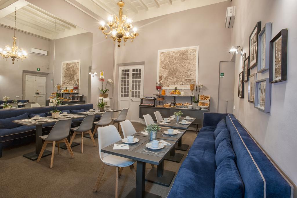 Terrace Pantheon Relais