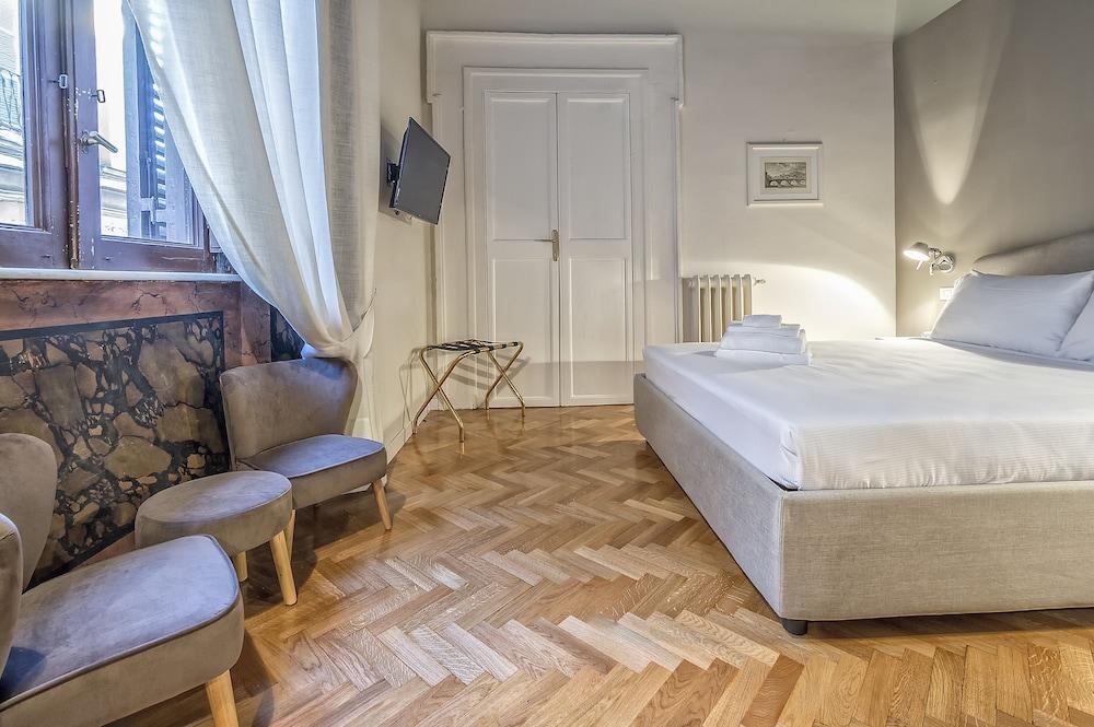 Terrace Pantheon Relais Rome